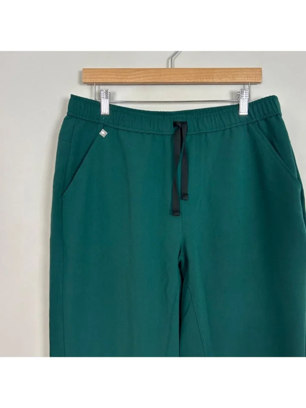 NEW Figs Green Tansen Jogger Scrub Pants Size Large Men’s